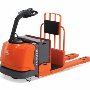 Center-Controlled-Rider-Pallet-Jack_Studio_40-scaled